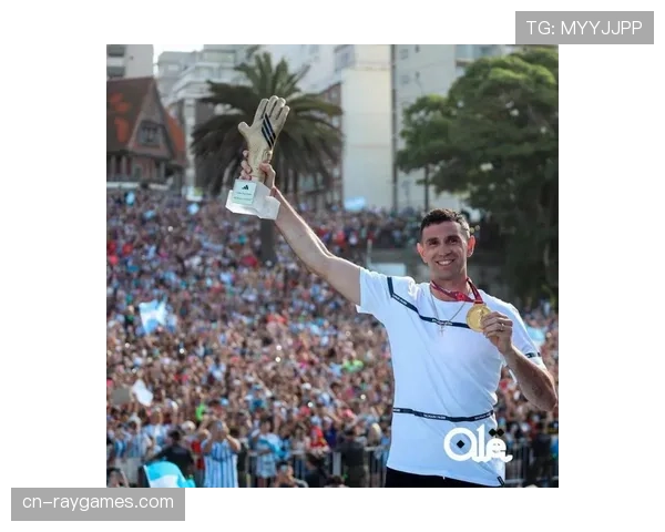 专访维拉门将马丁内斯：谈扑救成功率的提升与门将数据分析师的帮助