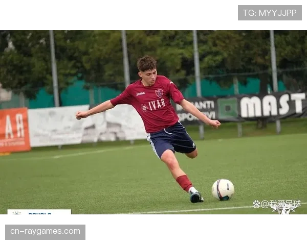 都灵队赛前训练开放，新援中卫首次参与合练